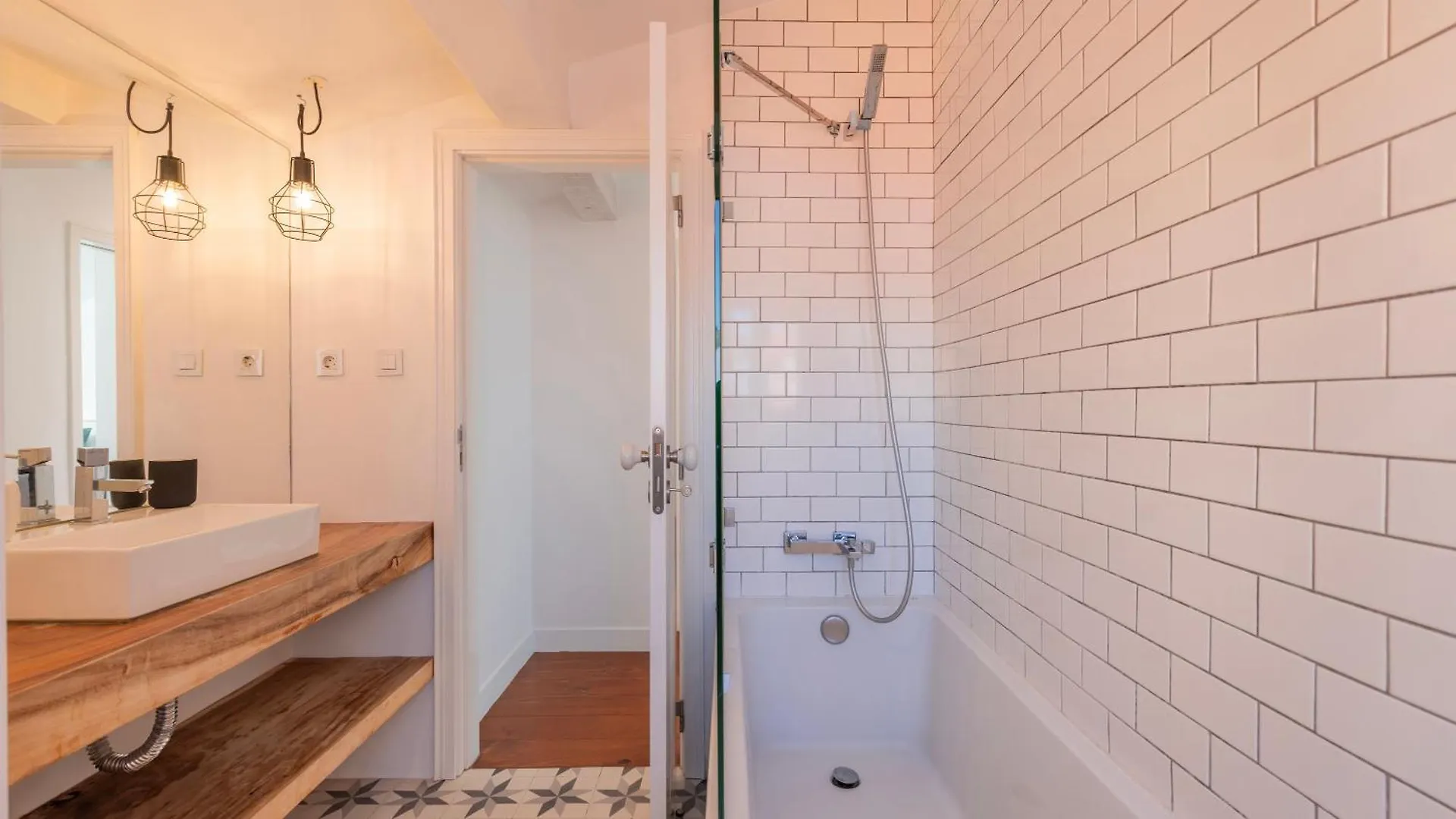 Charming 3Bdr Duplex In City Center By Lovelystay Lisbon Apartment